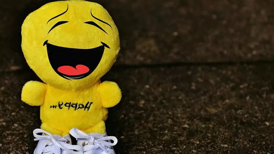 Виц на деня: Срещат се двама приятели, единият младоженец. Другият го пита: