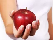 Лекар: Откажете се от ябълките и доматите, ако страдате от това заболяване