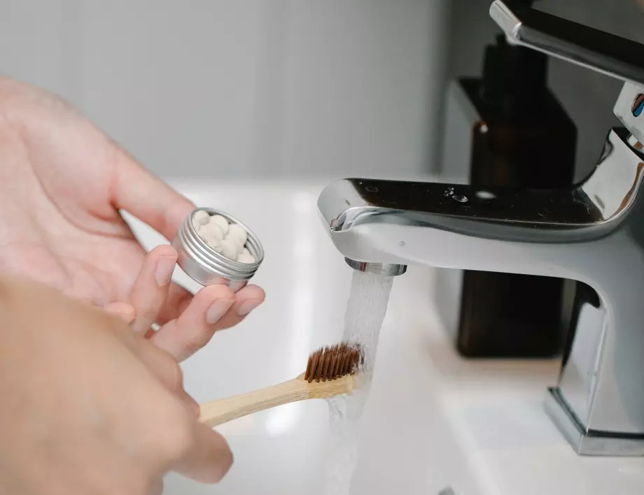 Хитри начини за употреба на четката за зъби в домакинството