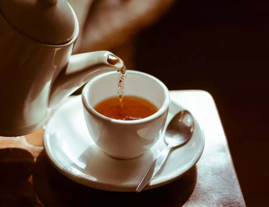 Тези 6 билкови чая облекчават стреса и помагат за бързо заспиване
