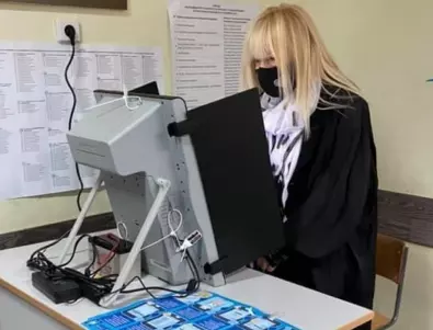 Лили Иванова също даде своя глас на изборите днес