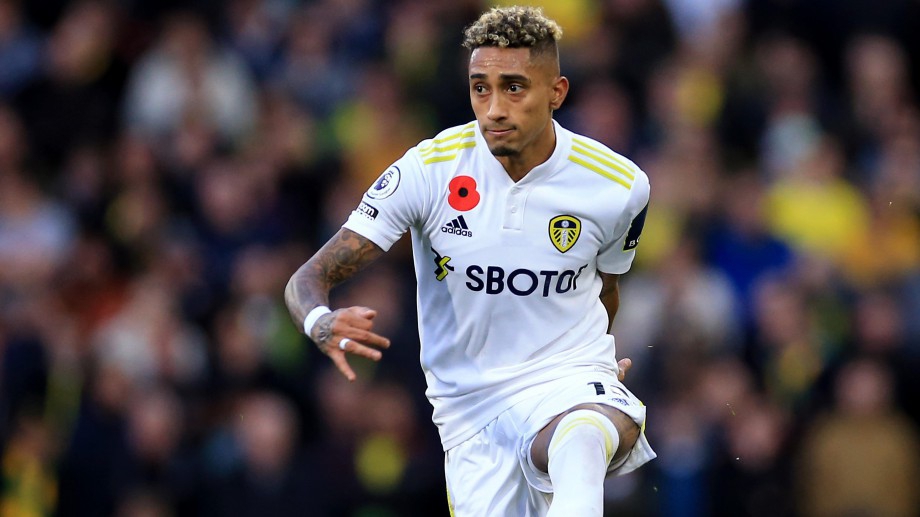 Крилото на Лийдс Рафиня отрече че мисли за трансфер отвъд