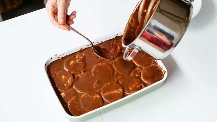 Торта с шоколад и бадеми