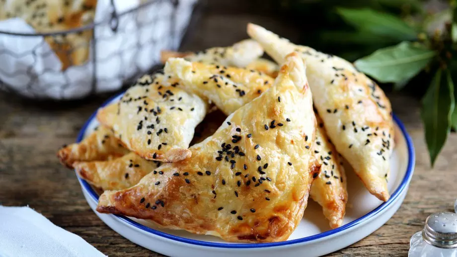 Домашни соленки от многолистно тесто