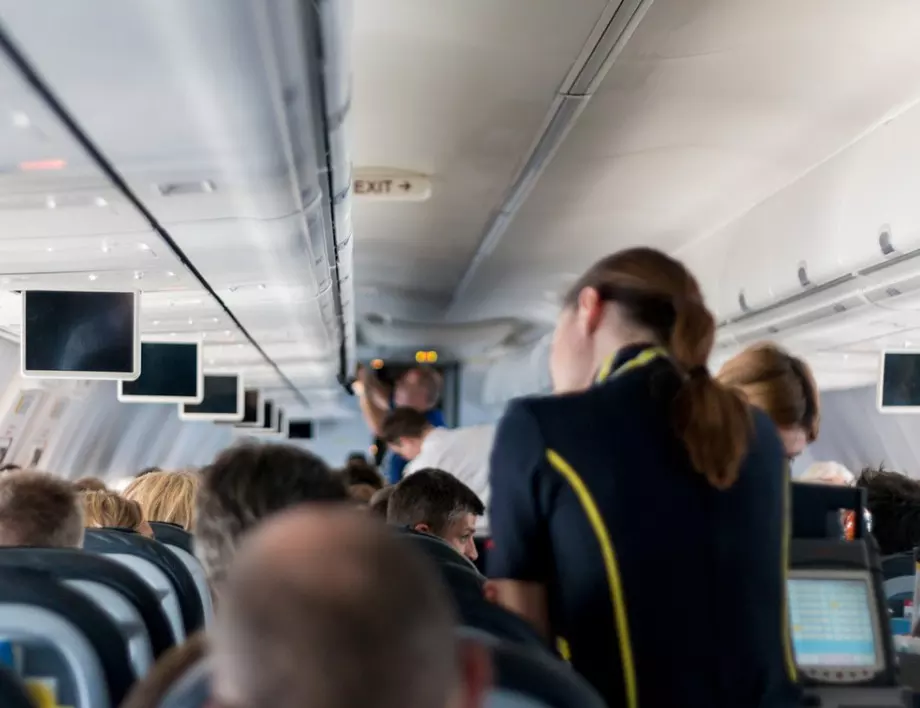 Стюардеси разкриха най-странните претенции на заможни пътници  