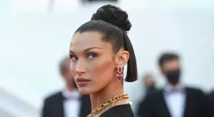 Бела Хадид през сълзи: Социалните мрежи са лъжа