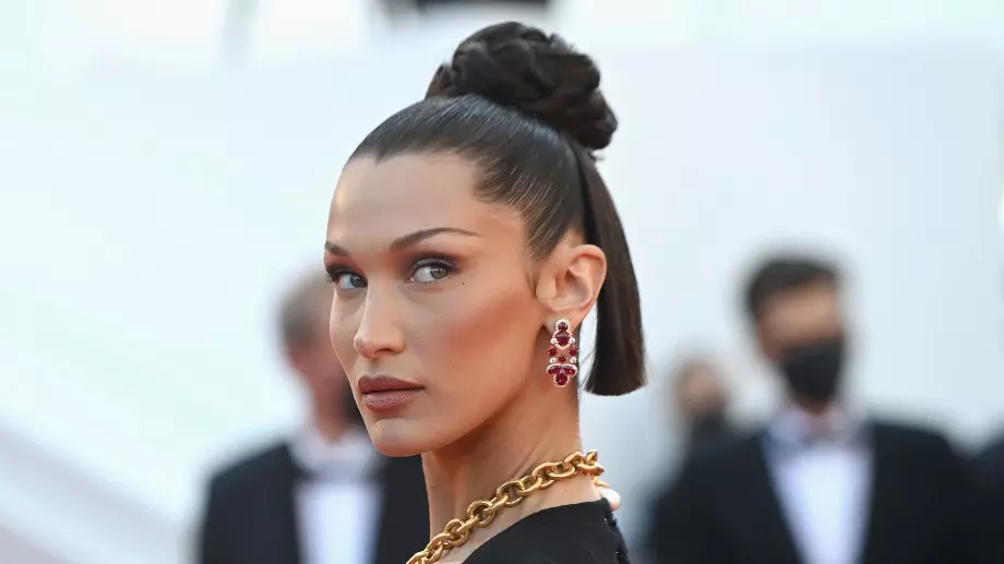 Бела Хадид през сълзи: Социалните мрежи са лъжа