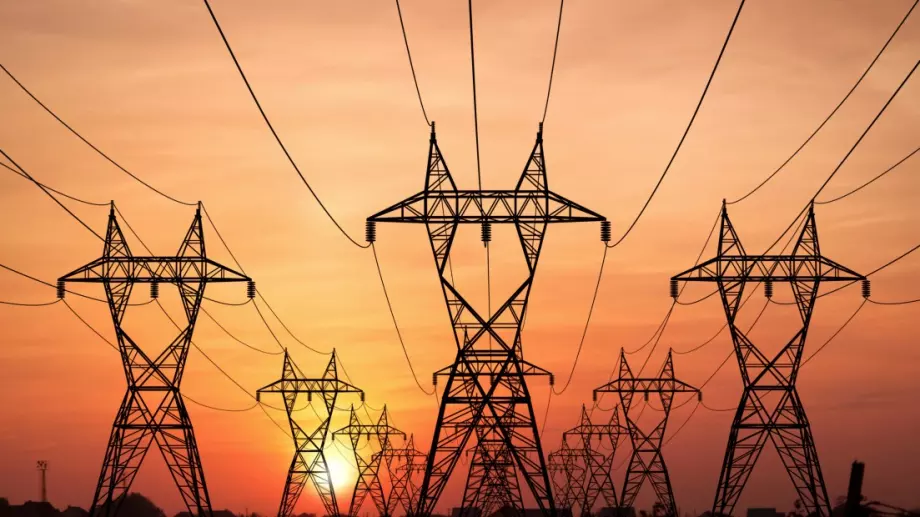 Мораториум върху цените на тока, парното и водата за бита прие парламентът