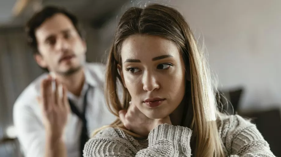 Момиче, време е да си тръгнеш от човека, който винаги те поставя на второ място