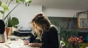 Винаги съм мислил, че любовта е вечна. После разбрах, че вечна е само болката на този, който обича   