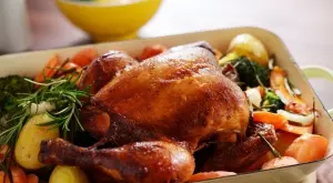 Вкусно пиле с картофи по селски