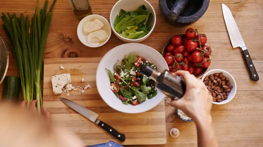 Какво се случва с тялото, ако консумираме ябълков оцет ежедневно