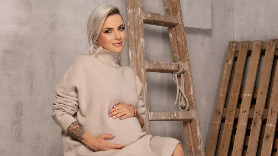 Поли Генова роди второто си дете 