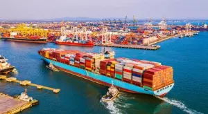 Корабният гигант Maersk спира превозите до Русия
