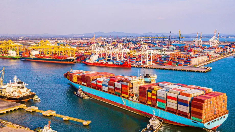 Как корабоплаването ще реши проблема с емисиите си?