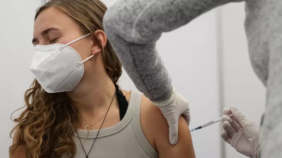 Проучване: РНК ваксина срещу Covid-19 крие менструални нарушения