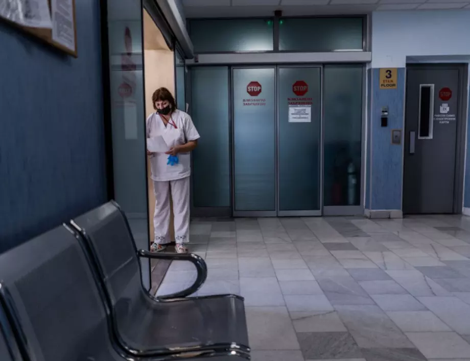 Седмицата на коронавируса: Двоен ръст на влезлите в болница