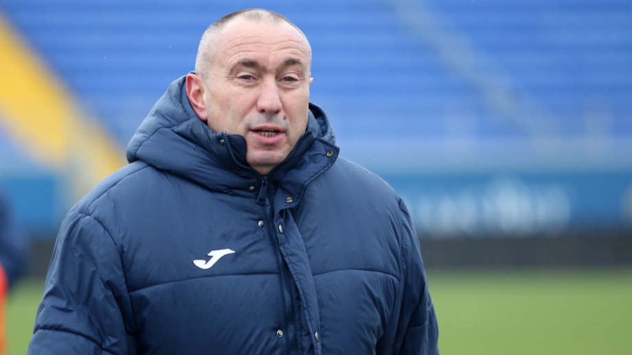 Треньорът на Станимир Стоилов ще глоби трима свои футболисти пише