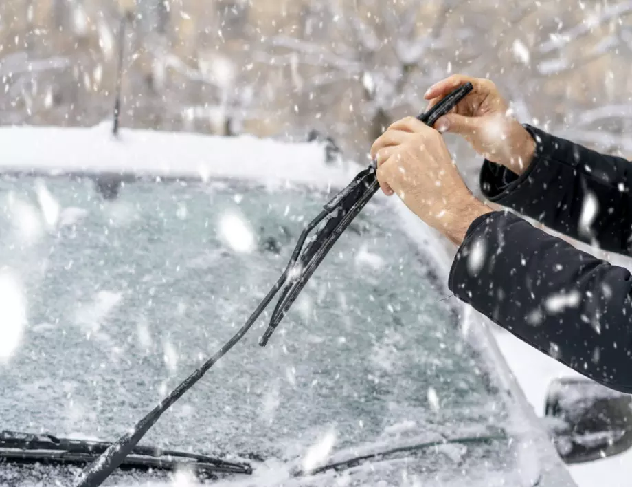 Снегът иде: АПИ съветва автомобилите да са готови за зимни условия