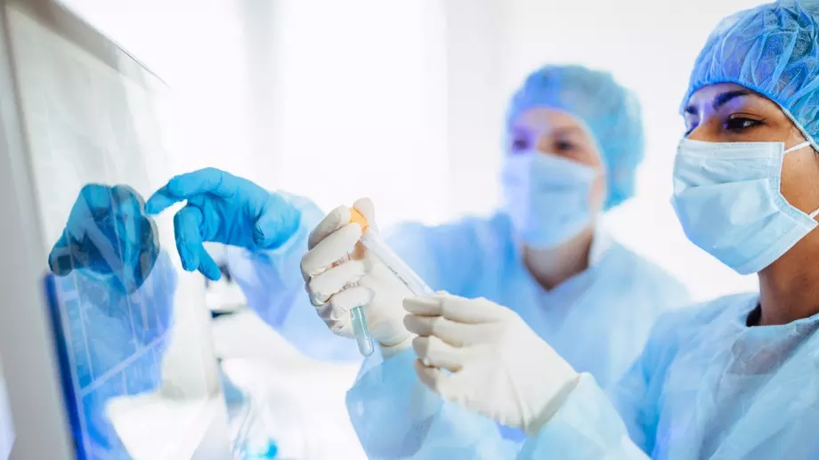 Виц на деня: Между лекари