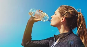 Какво ще се случи с тялото ви, ако пиете само бутилирана вода