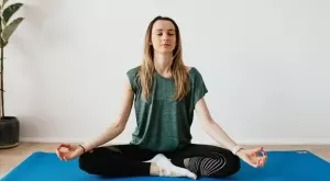 Тези йога упражнения ще ви избавят от пролетната умора (ВИДЕО)