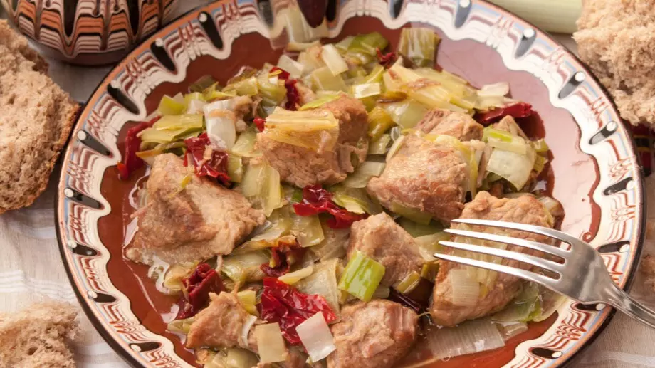 Трябват ви само 4 продукта за този кебап със свинско и праз 