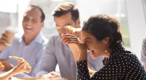 Виц за днес: Две мутри гледат новини