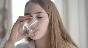 Лекари посочиха лесен симптом, които показва, че тялото ви е дехидратирано