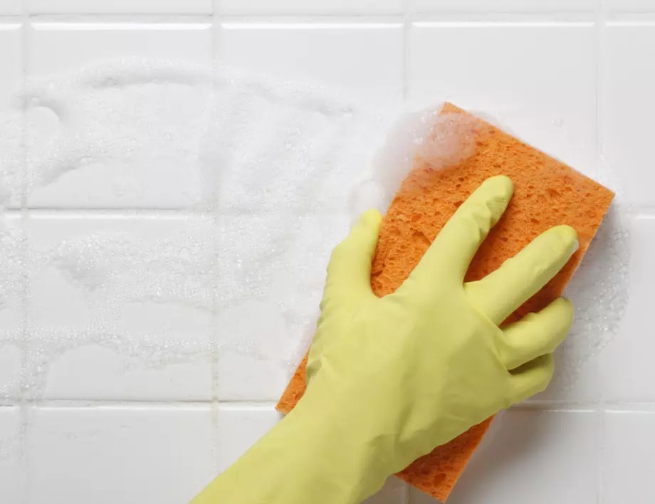 Двата най-лесни трика, с които да изчистим мазната стена в кухнята
