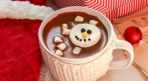 Стоплете се с този ароматен горещ шоколад