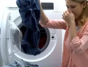 Ако пералнята ви мирише на мухъл, изсипете тези 2 съставки в нея и ще забравите за проблема