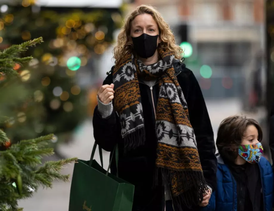 Великобритания: Без допълнителни мерки срещу коронавируса преди Коледа (ВИДЕО)