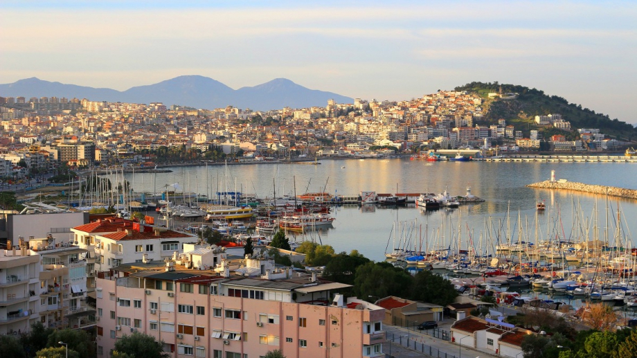 Турският курорт Кушадасъ на Егейско море се готви да посрещне
