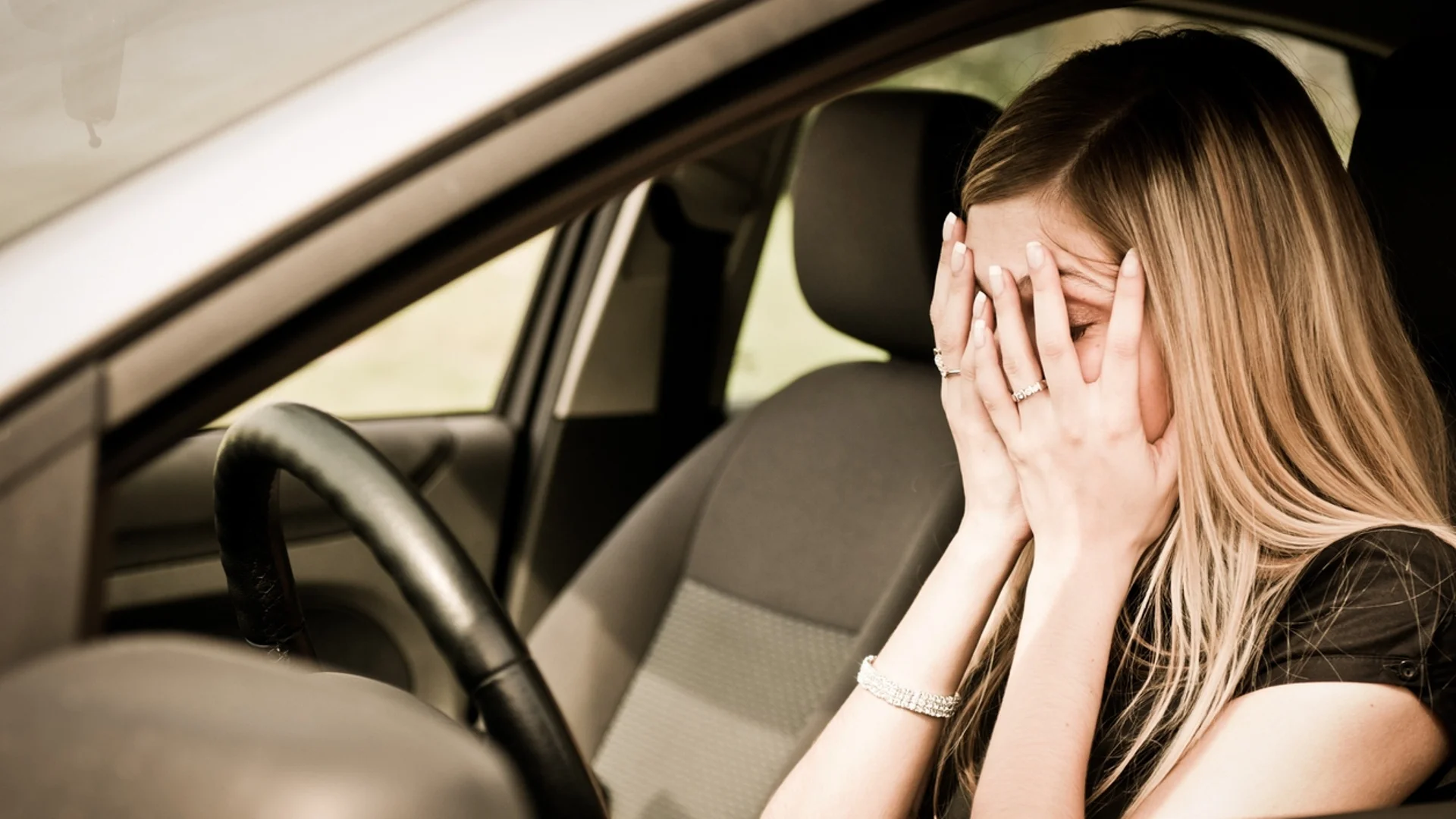 Хванаха известна певица дрогирана зад волана. Обяснява, че пила прахче против грип