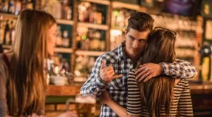 Тези 3 зодии най-често попадат в любовен триъгълник