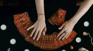 Месечен Таро хороскоп за всяка зодия за април 2024 