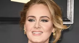 Ето как изглежда Адел без грим (ВИДЕО)