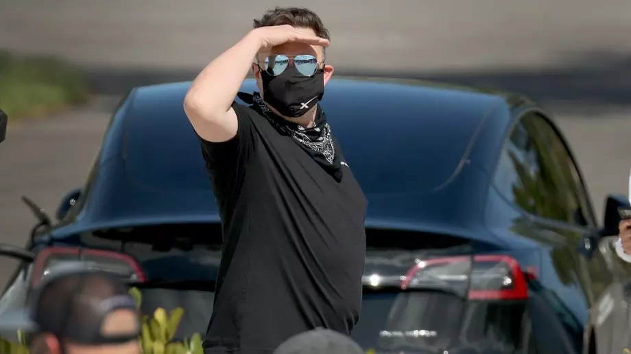 Как инвеститор в Tesla постигна 14 800% доходност благодарение на 27-годишен анализатор?