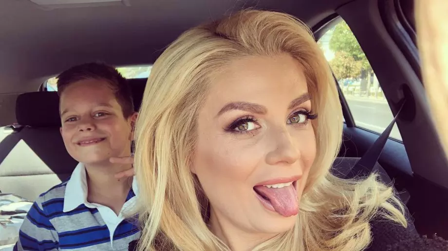 Венета Райкова шокира с вида си (СНИМКИ)