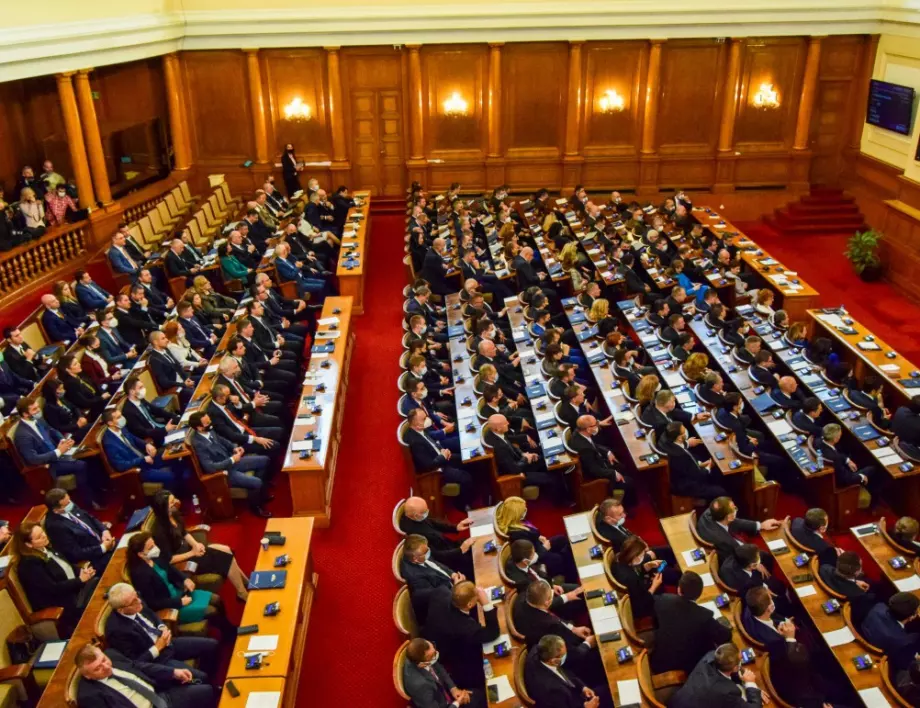 Нов опит за вкарване на измененията в Изборния кодекс за хартиените бюлетини в НС 