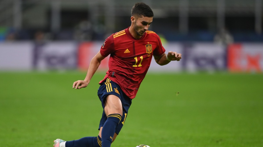 официално обяви привличането на испанския национал Феран Торес от