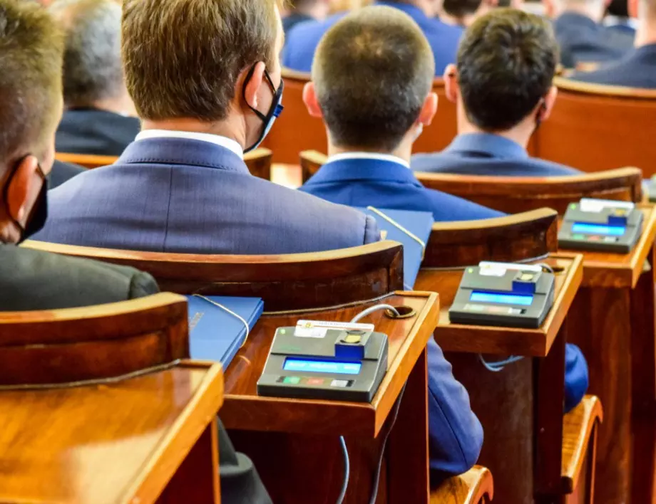Депутатите гледат актуализацията на бюджетите на ДОО и НЗОК 