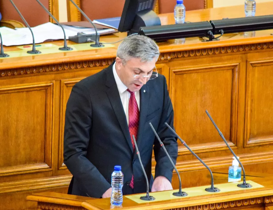 ГЕРБ и ДПС заплашиха председателя на парламента с отстраняване