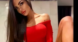 Помните ли певицата Лияна? Вижте колко секси е станала (СНИМКИ)