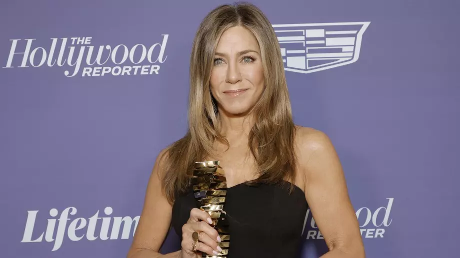 Дженифър Анистън се съблече по бельо на 54 (ВИДЕО + СНИМКИ)