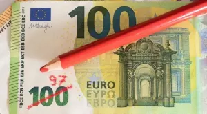 Минимален спад на годишната инфлация в еврозоната през февруари