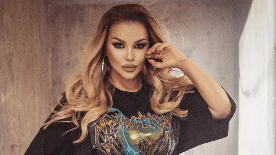 Десислава смени визията и се показа със секси мъж (СНИМКА)