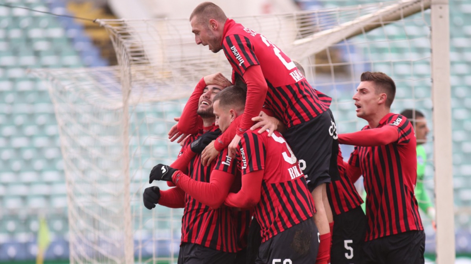 След девет поредни мача без победа тимът на Локомотив София