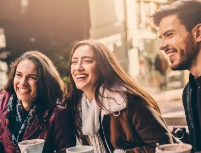 Виц на деня: Една мацка се разхождала в парка